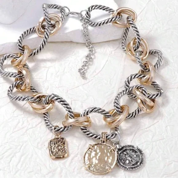 Sculpted Two-Tone Heritage Link Choker - Picture 4 of 5